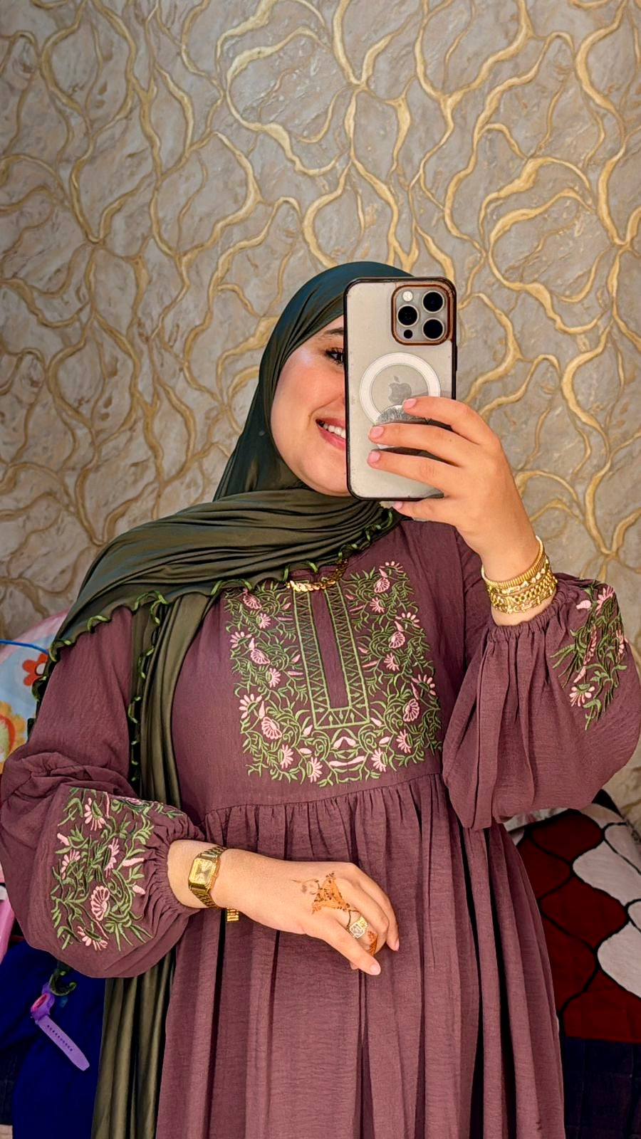 گاندورة أنيقة كالعادة بالطرز المميز من CMABAYAA