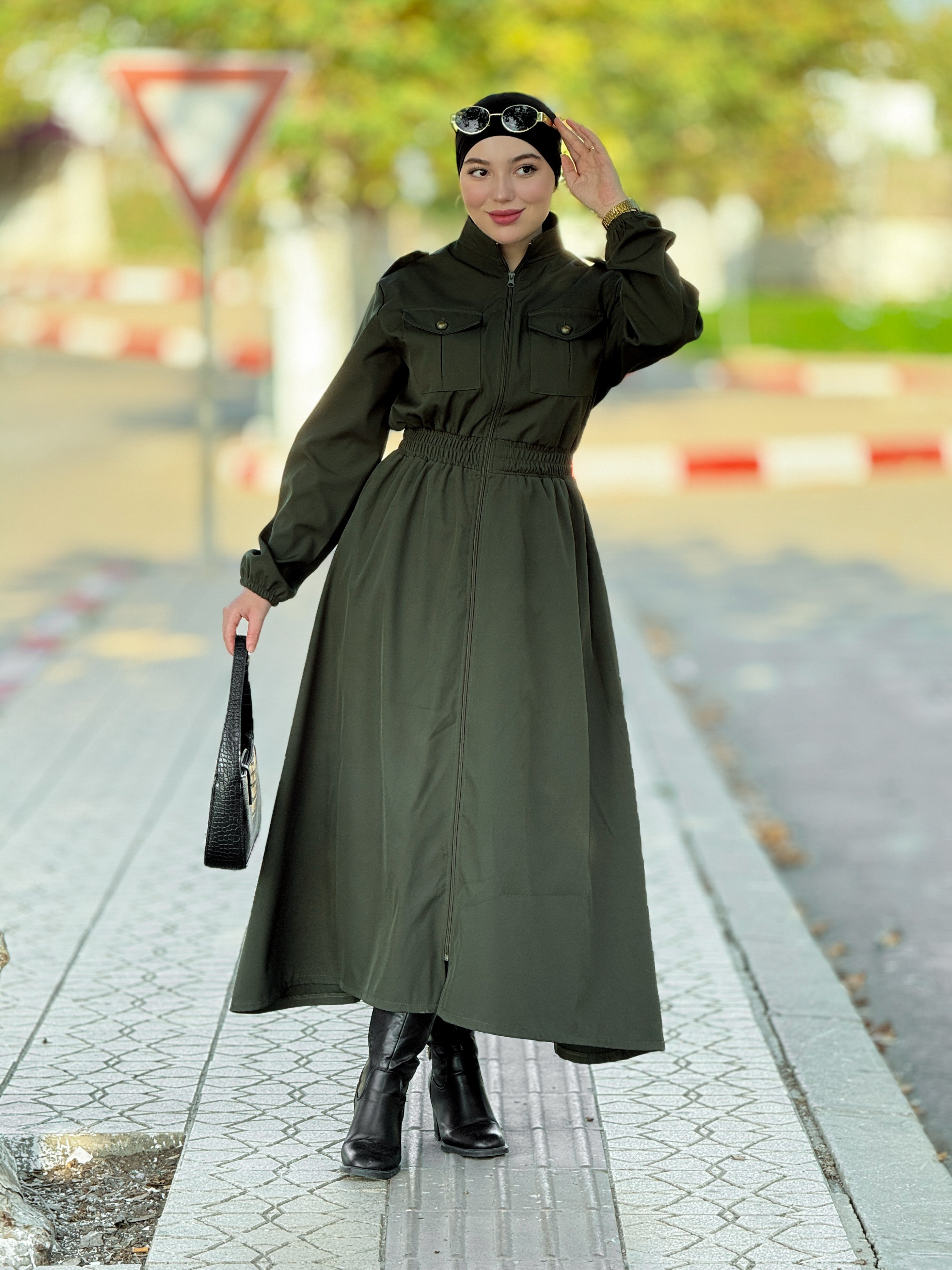 فستان  أنيق بقصة كلاسيكية و أسلوب عصري