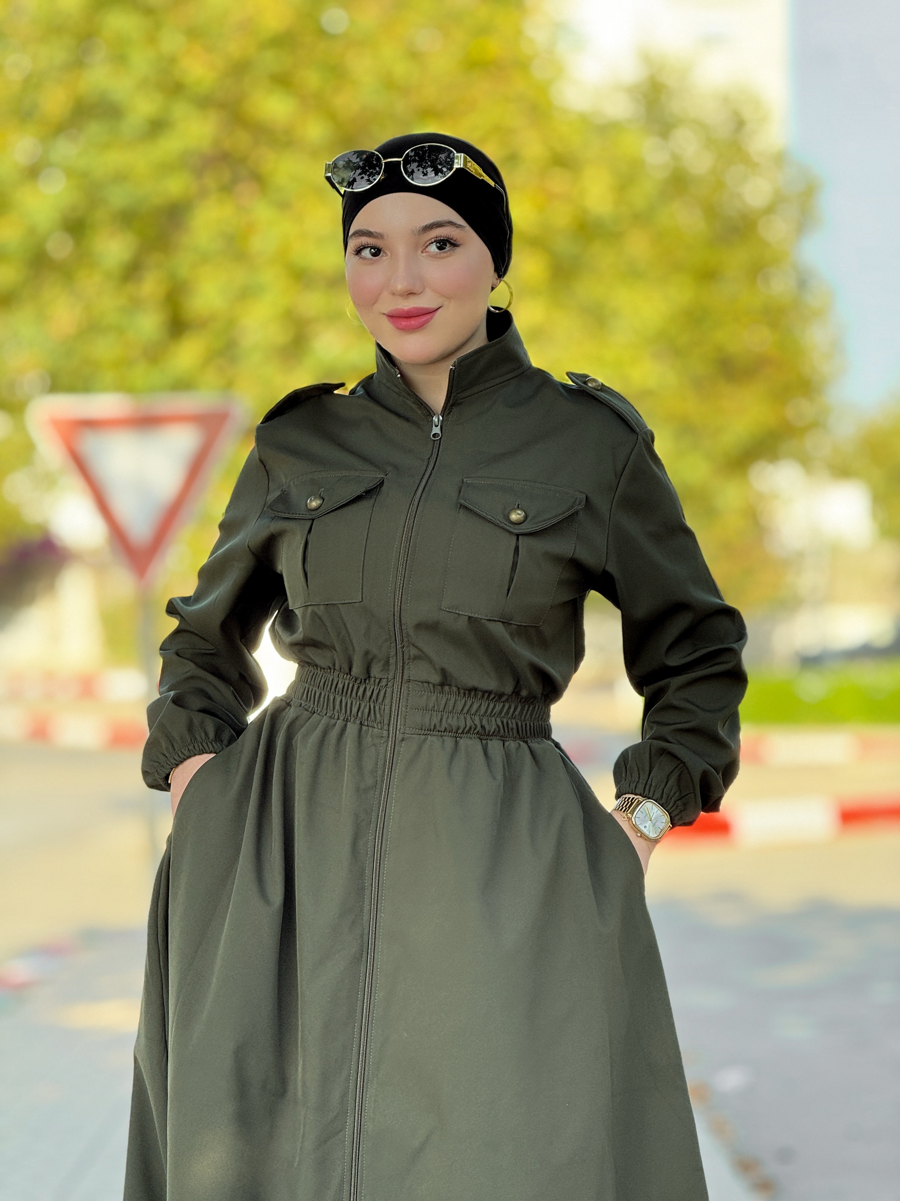 فستان  أنيق بقصة كلاسيكية و أسلوب عصري