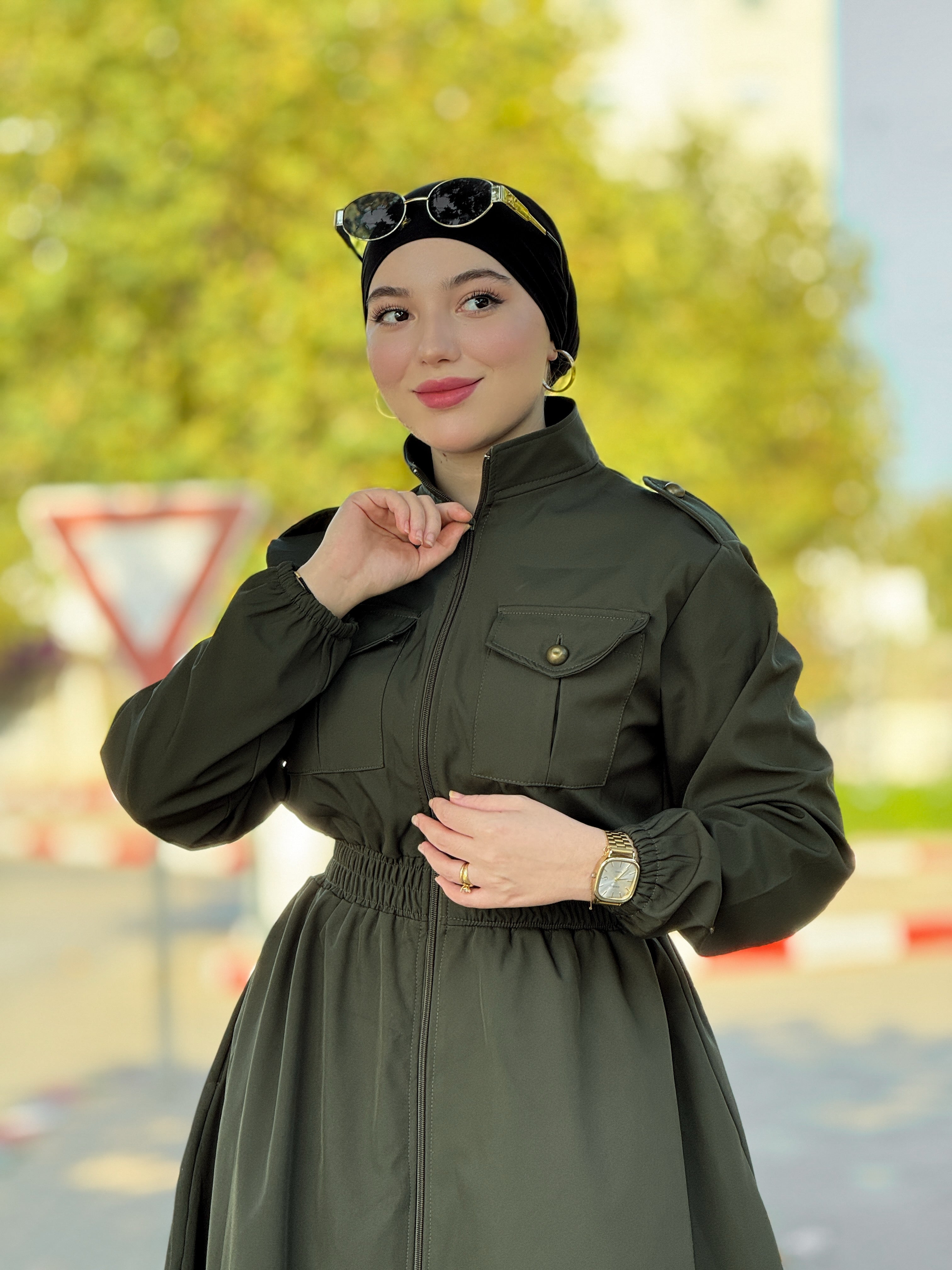 فستان  أنيق بقصة كلاسيكية و أسلوب عصري