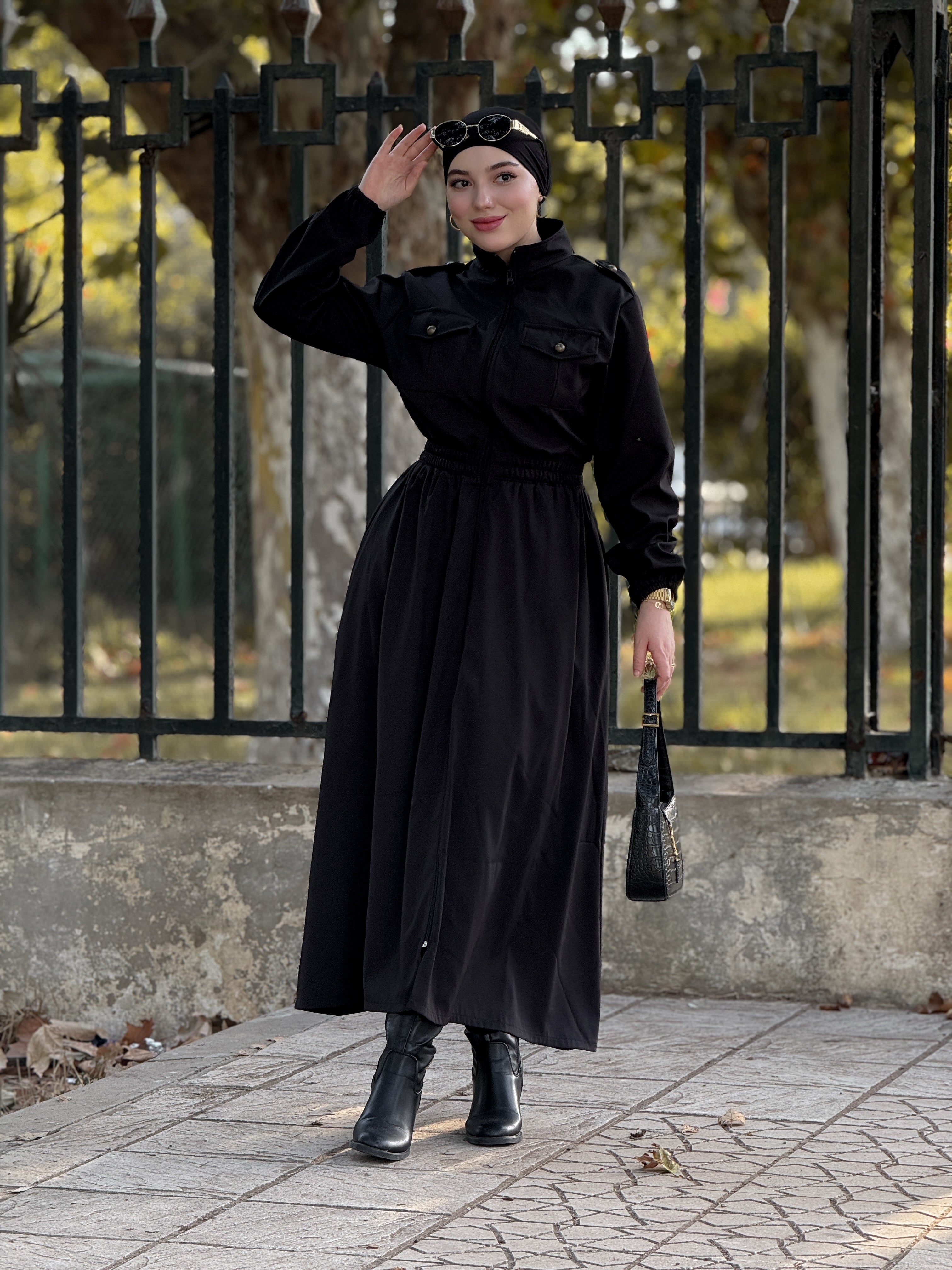 فستان  أنيق بقصة كلاسيكية و أسلوب عصري