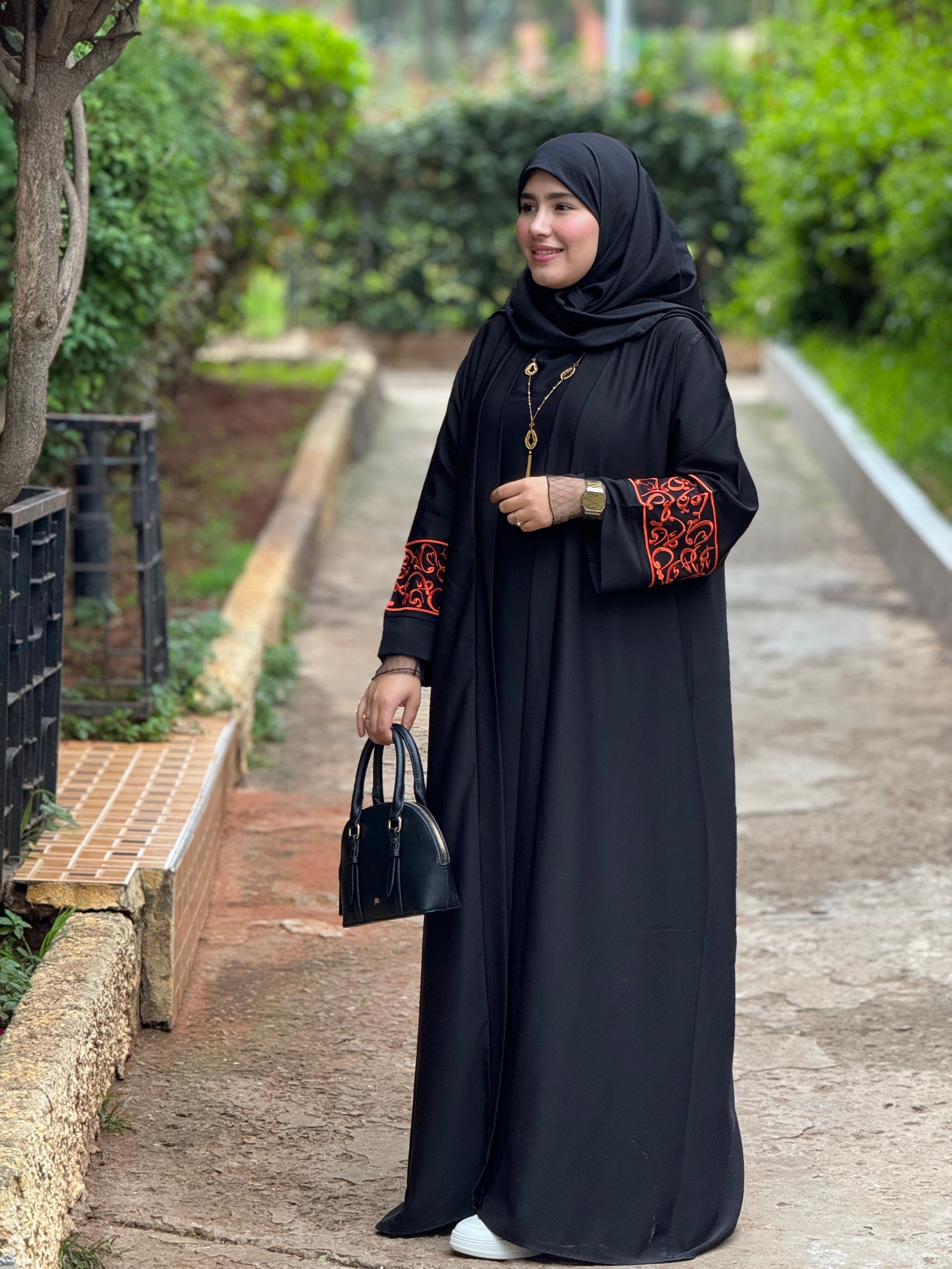 Abaya Noire Classique - Élégance à Chaque Détail | CMABAYAA