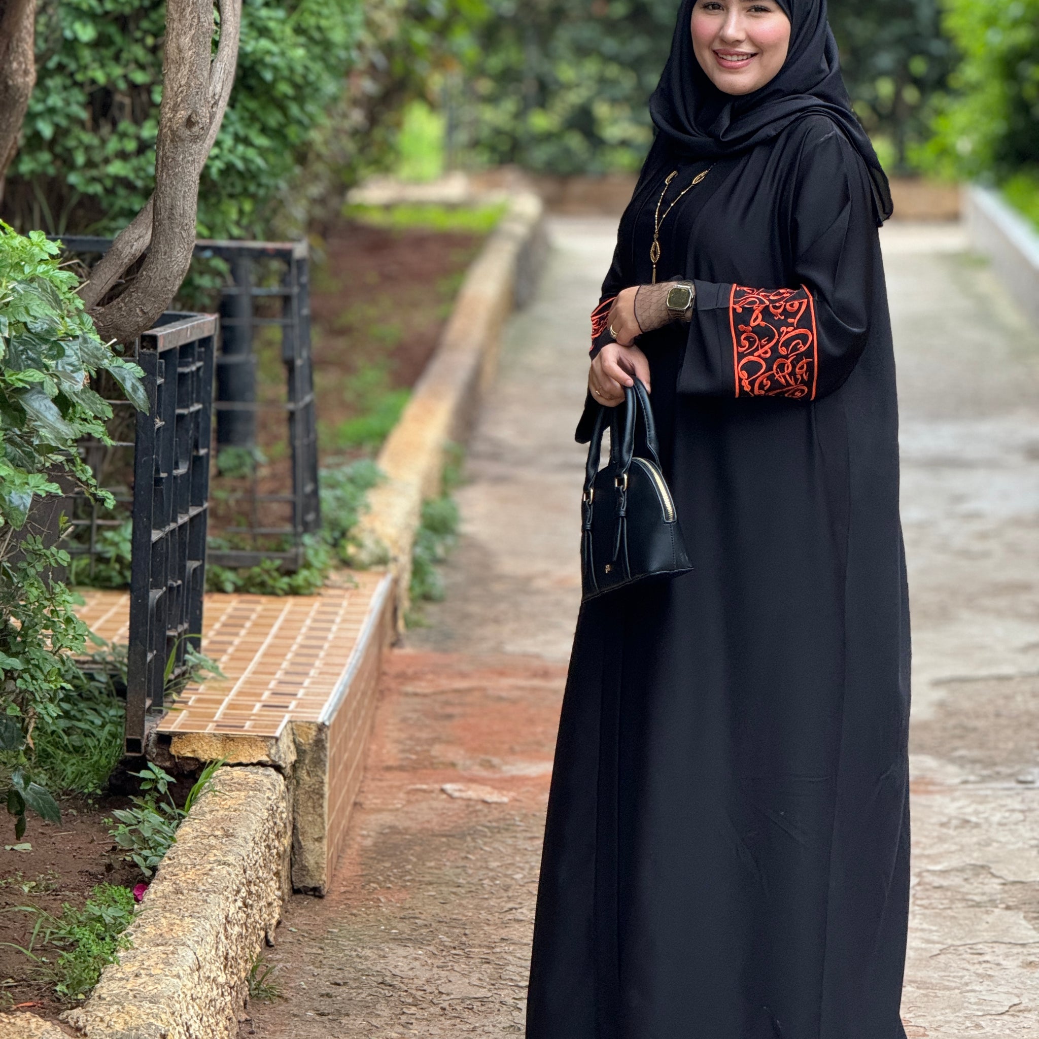 Abaya Noire Classique - Élégance à Chaque Détail | CMABAYAA