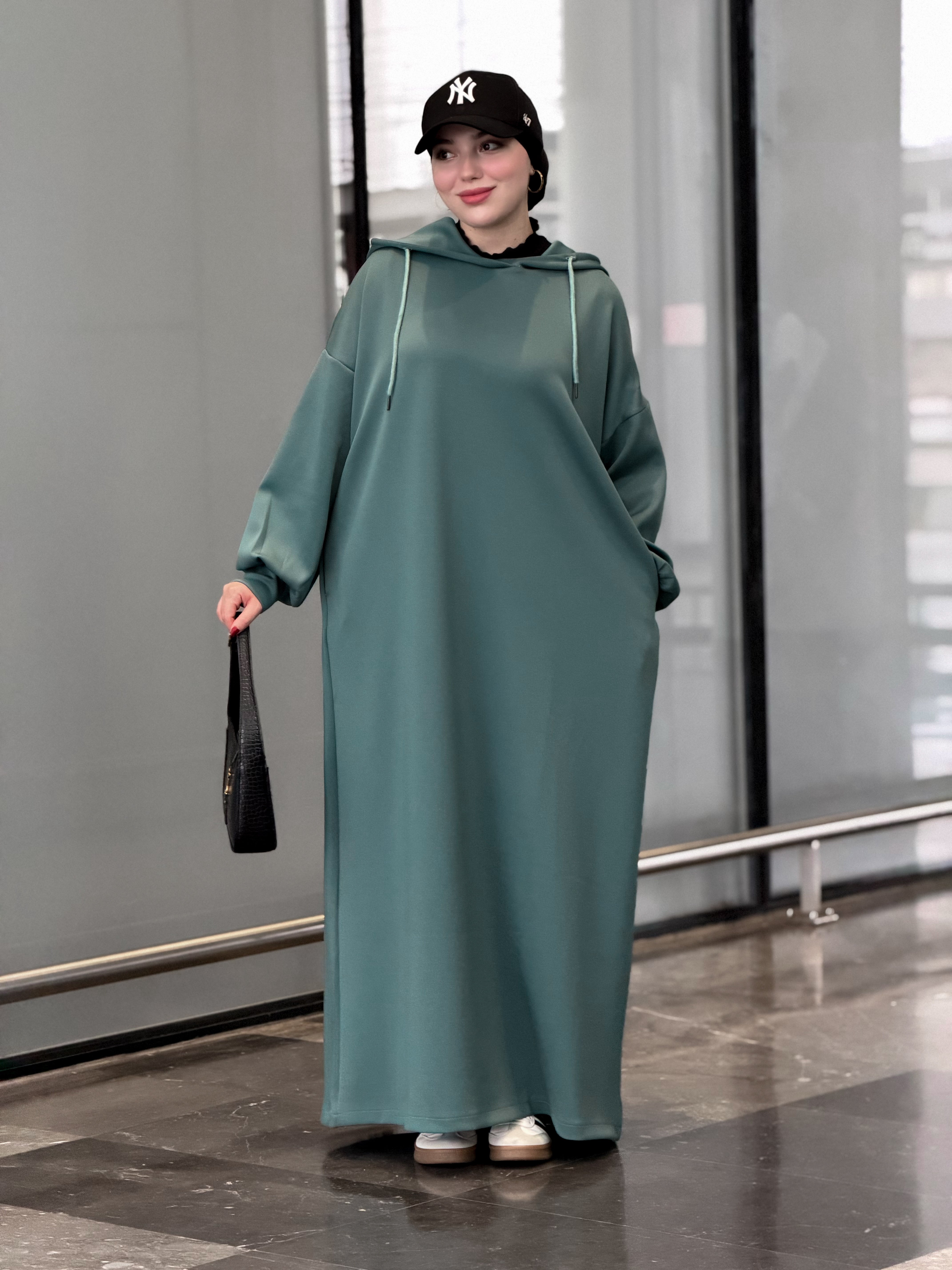 قبية شتوية طويلة (مقاس وافي خودي مقاس أصغر من المعتاد )