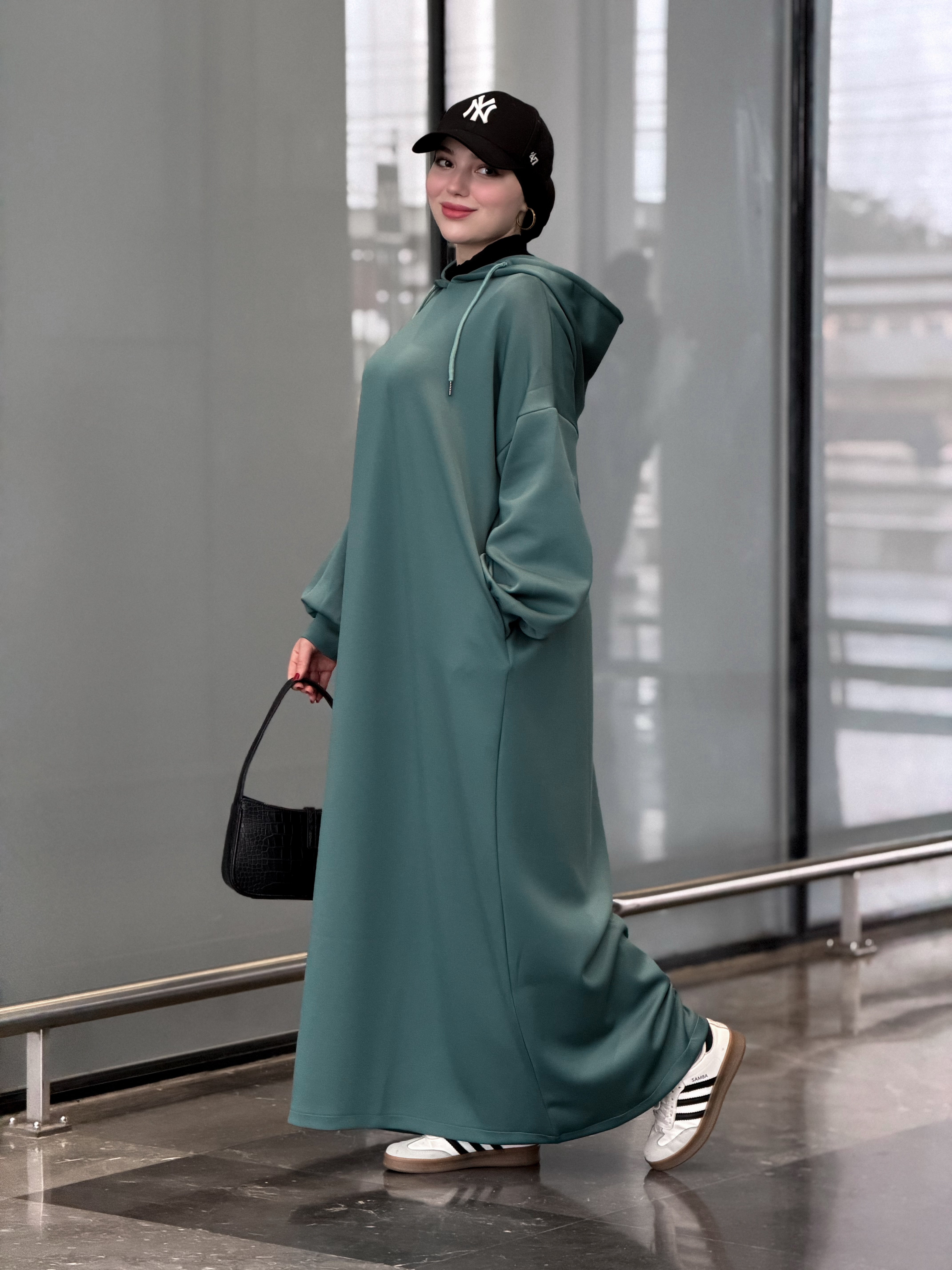 قبية شتوية طويلة (مقاس وافي خودي مقاس أصغر من المعتاد )