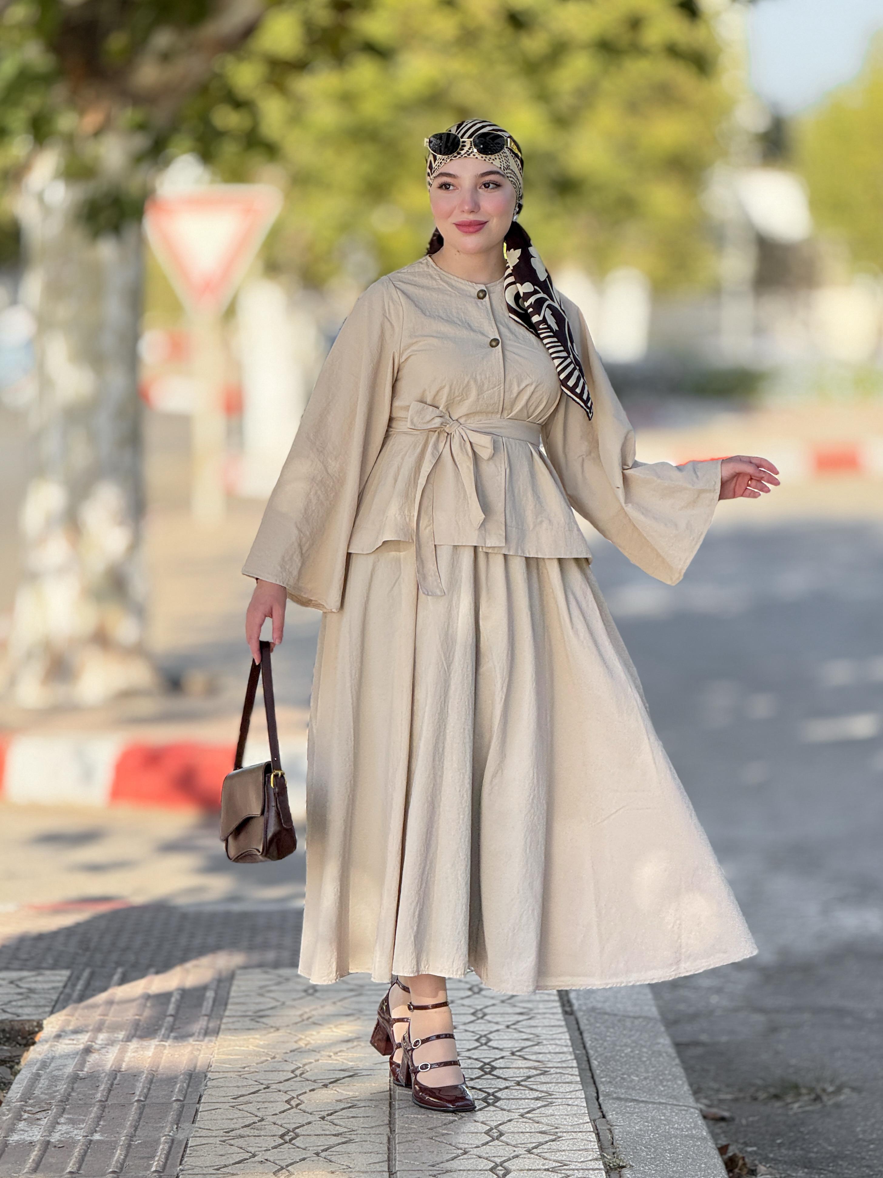 أونسومبل أنيق مع تفاصيل فاخرة