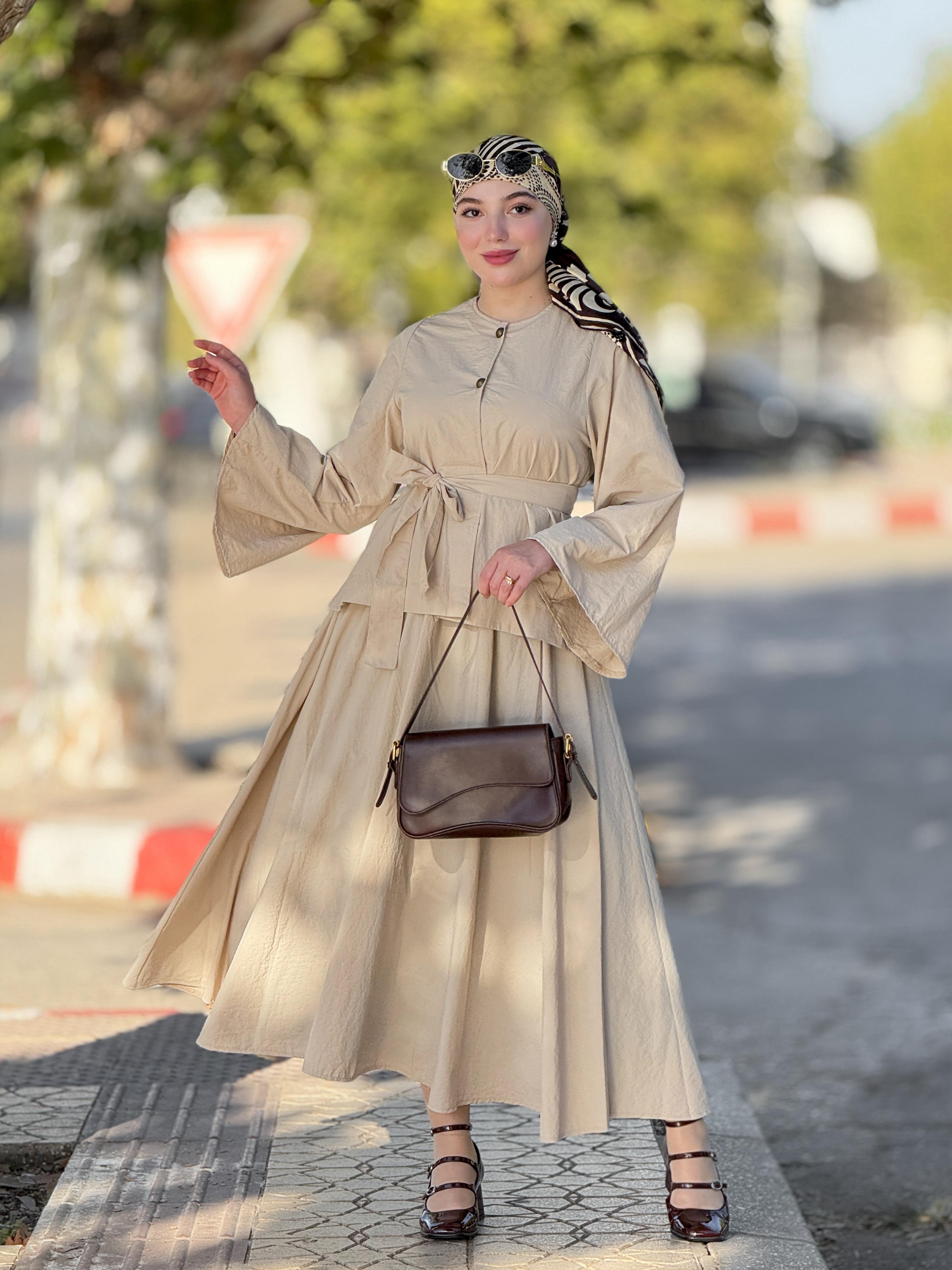 أونسومبل أنيق مع تفاصيل فاخرة