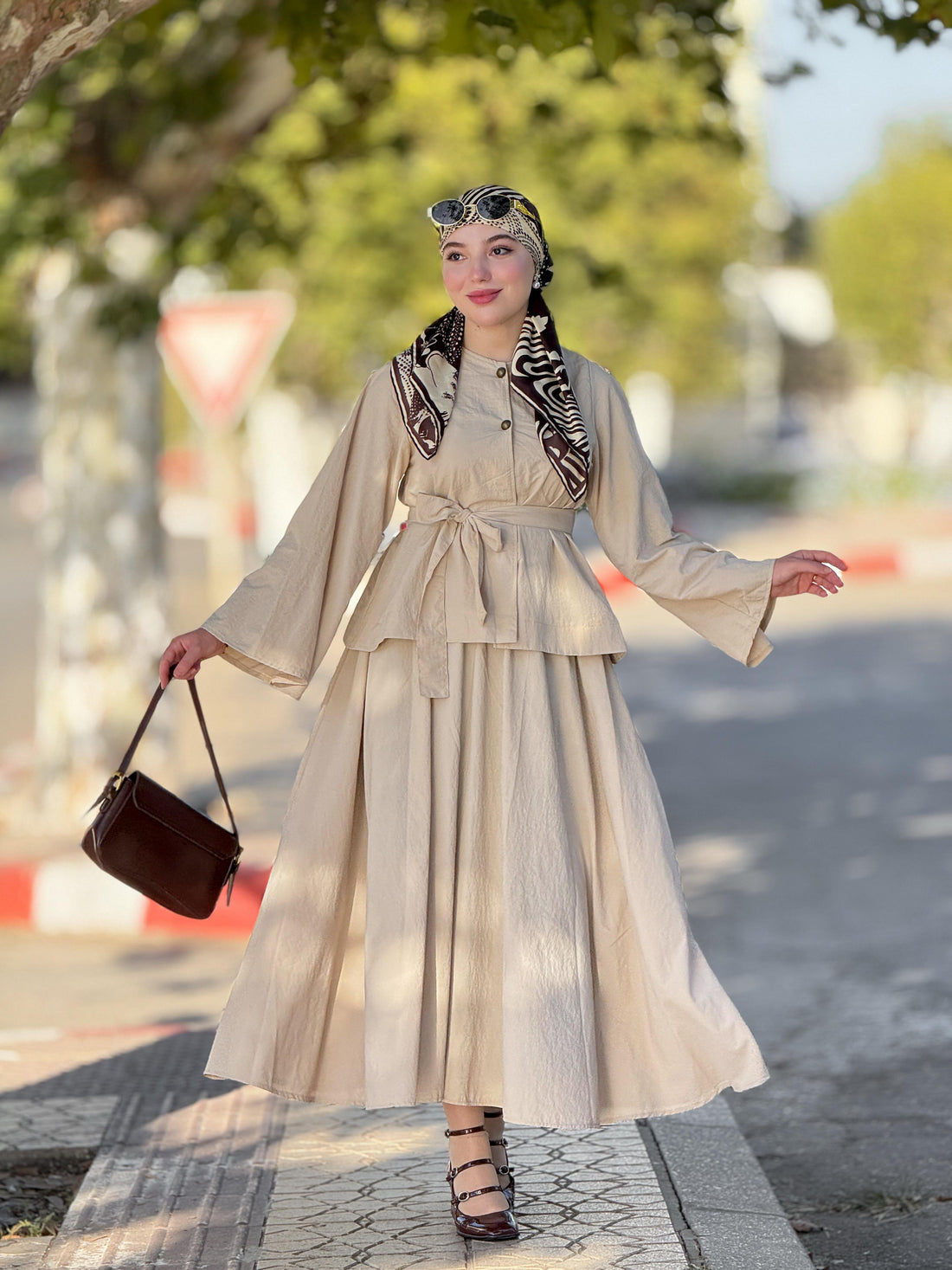 أونسومبل أنيق مع تفاصيل فاخرة
