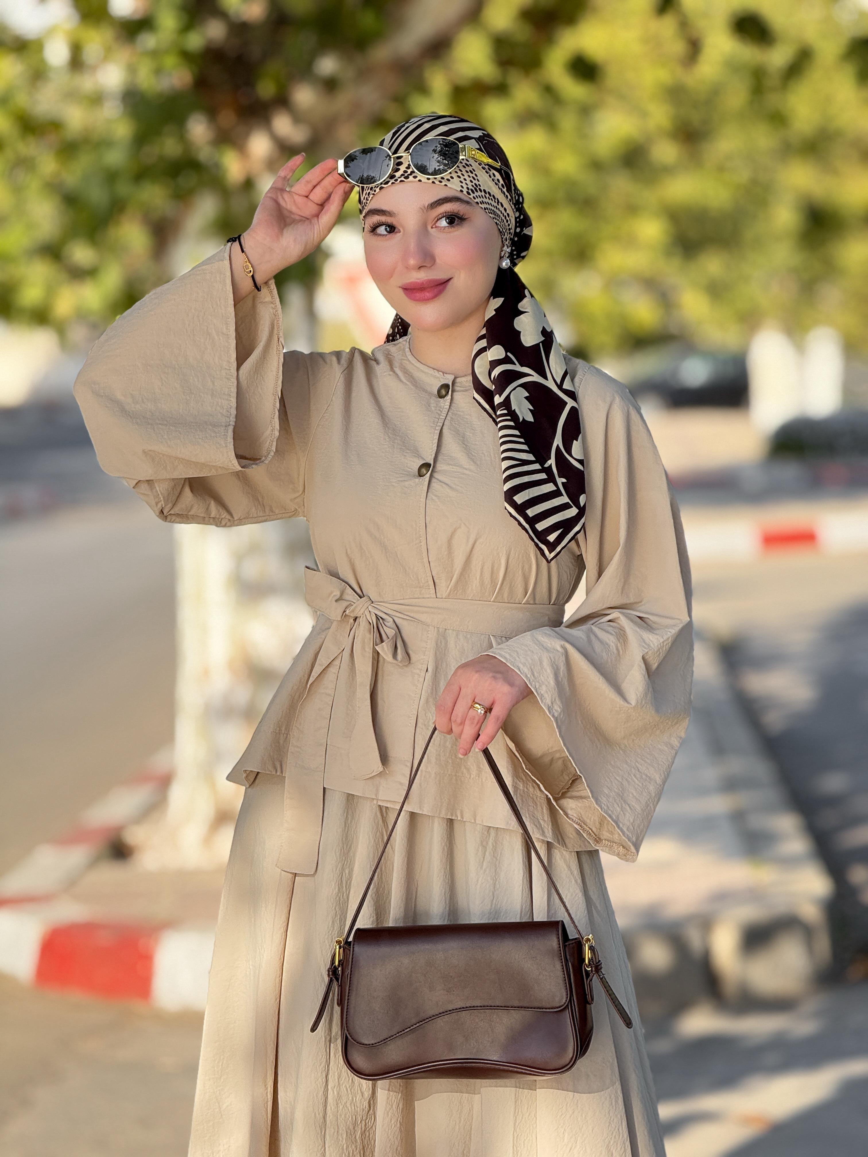 أونسومبل أنيق مع تفاصيل فاخرة