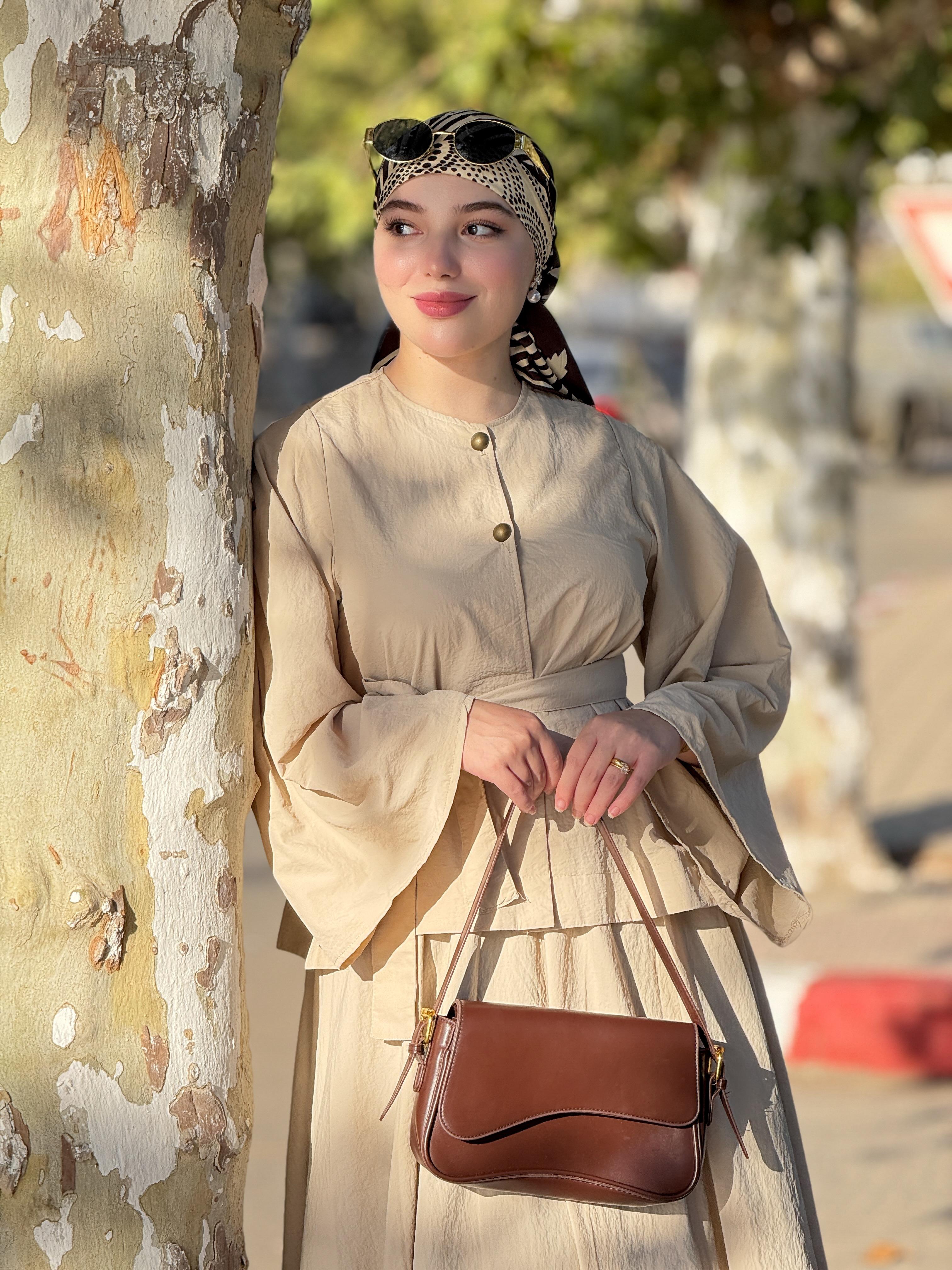 أونسومبل أنيق مع تفاصيل فاخرة