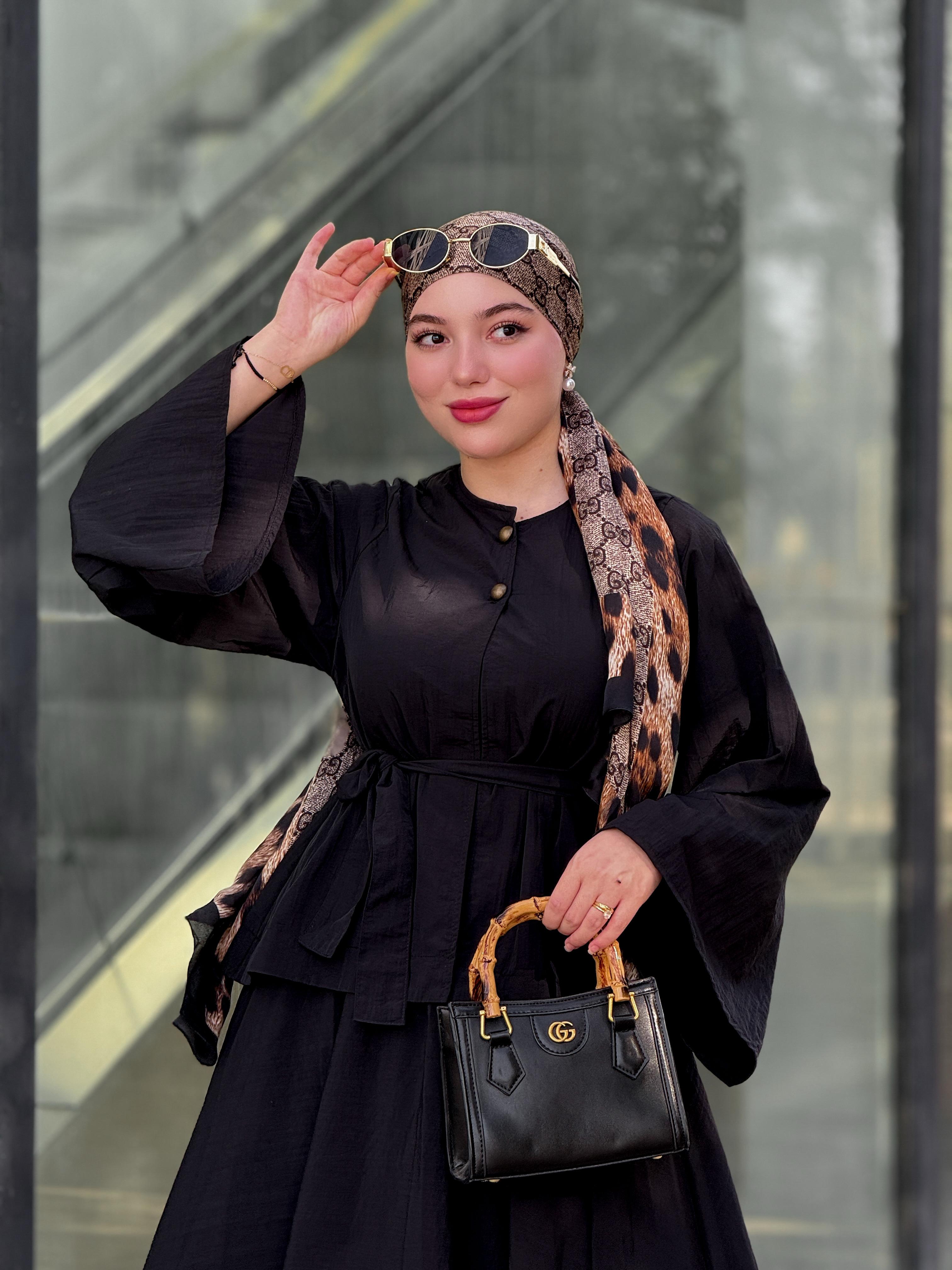 أونسومبل أنيق مع تفاصيل فاخرة