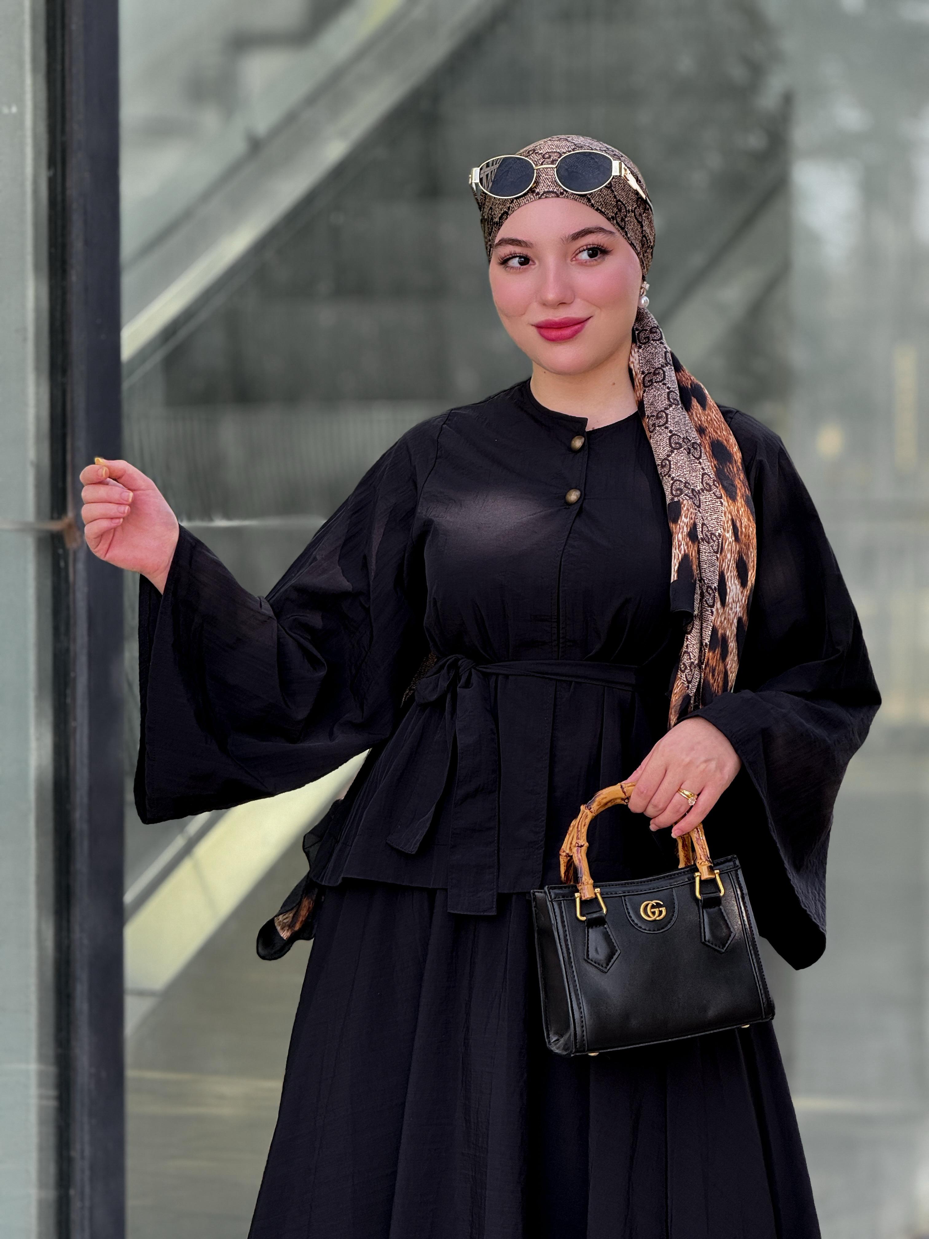 أونسومبل أنيق مع تفاصيل فاخرة