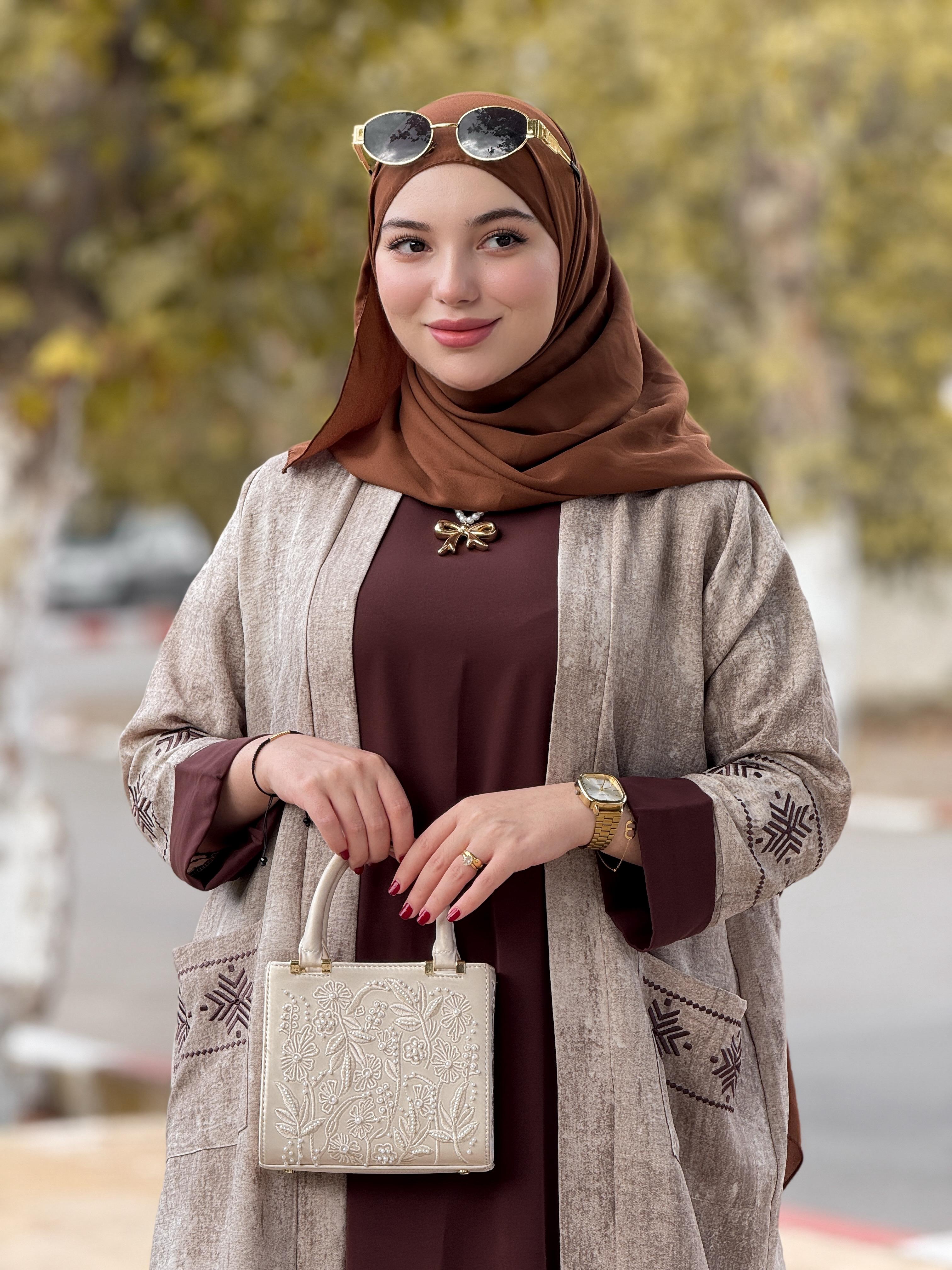 عباية أنيقة مع طرز عالي الجودة – لمسة عصرية في عالم الموضة