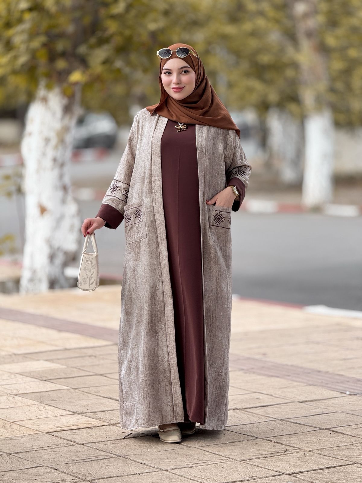 عباية أنيقة مع طرز عالي الجودة – لمسة عصرية في عالم الموضة